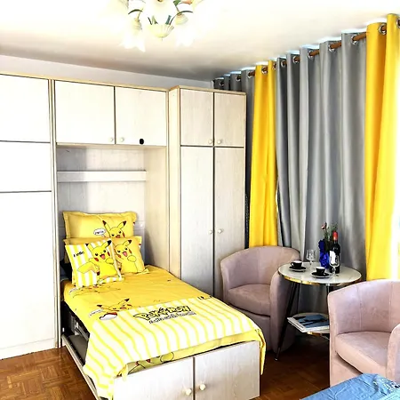 Arena Porte La Chapelle Homestay *
