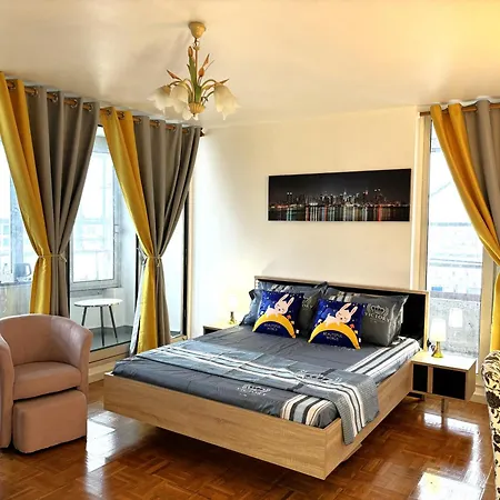 Arena Porte La Chapelle Homestay