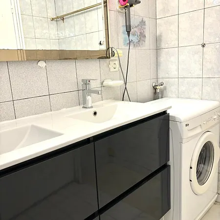 Arena Porte La Chapelle Homestay Paris