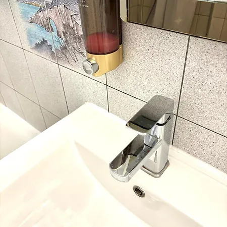 Arena Porte La Chapelle Séjour chez l'habitant