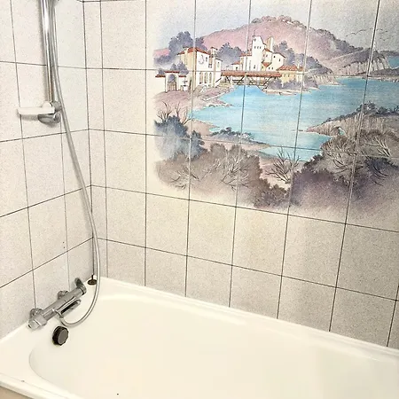 Arena Porte La Chapelle Homestay *